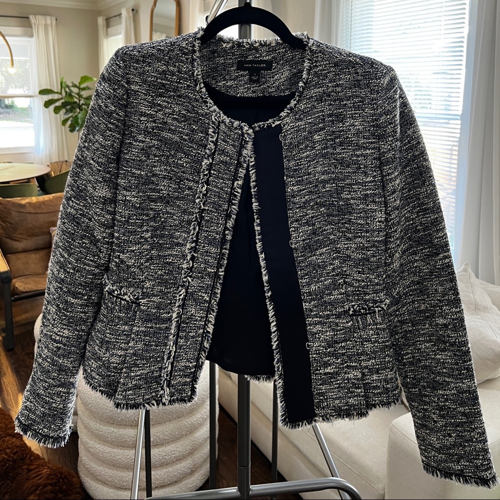 Ann Taylor tweak flair waist blazer